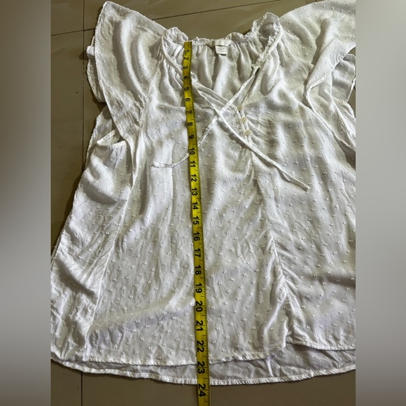 H&M | Flutter or butterfly Sleeve White Button Up Blouse | 3 buttons in from - Picture 7 of 12